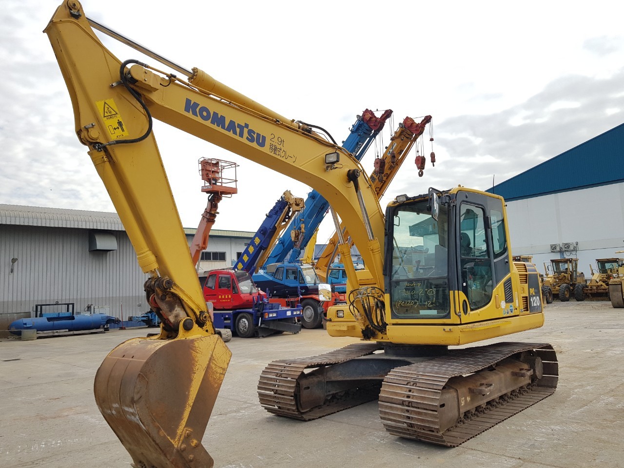 Komatsu PC120-8 ปี2013  5,900ชม. แทร็ค70cm.  ระบบสมบูรณ์มาก