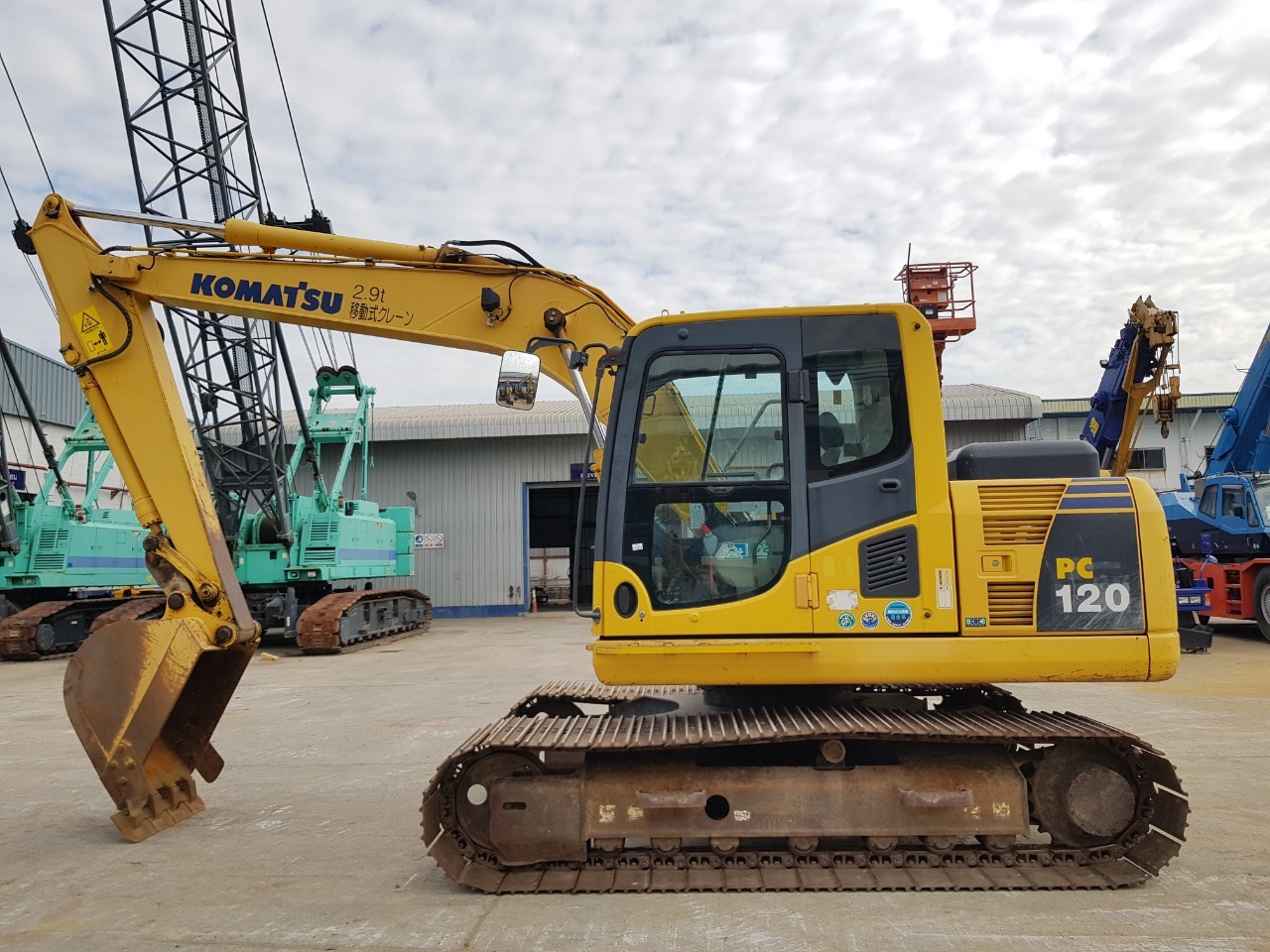 Komatsu PC120-8 ปี2013  5,900ชม. แทร็ค70cm.  ระบบสมบูรณ์มาก