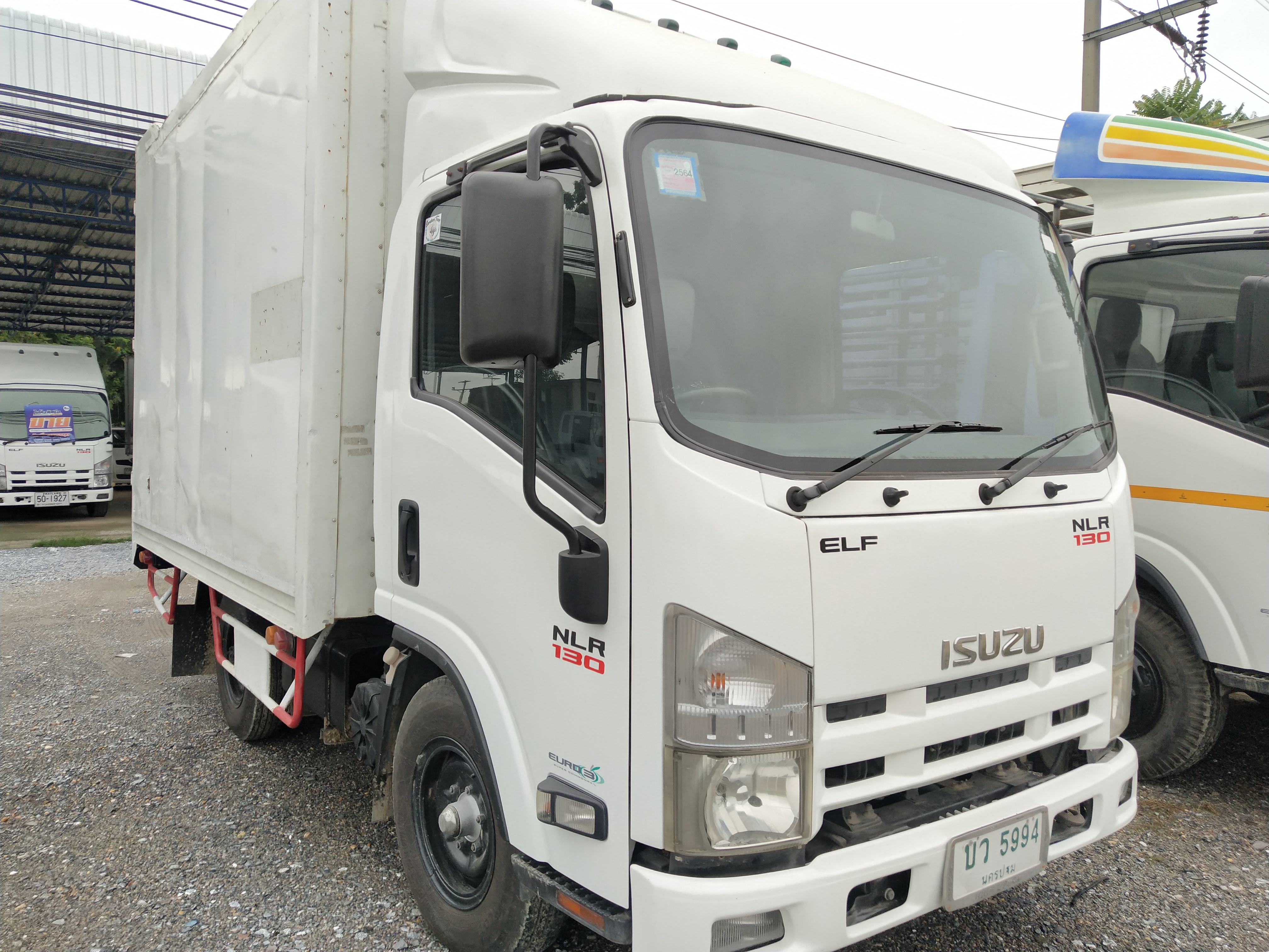 4 ล้อบรรทุก ** EURO3 ISUZU NLR 130 แรงม้าคอมมอเรว  * ยาว 3.20ม.กว้าง 1.90 ม.สูง2.00ม.*ปี2553  ราคา 550,000บาทรถสวยเดิมตามสภาพพร้อมใช้งาน * รถห้างแท้ * มีเล่มพร้อมโอน   ( พวงมาลัยพาวเวอร์,แอร์ , ยาง   พร้อมใช้งานคะ )  สด - ผ่อน   ราคา.ตกลง.ต่อรอง.กันได้คะ