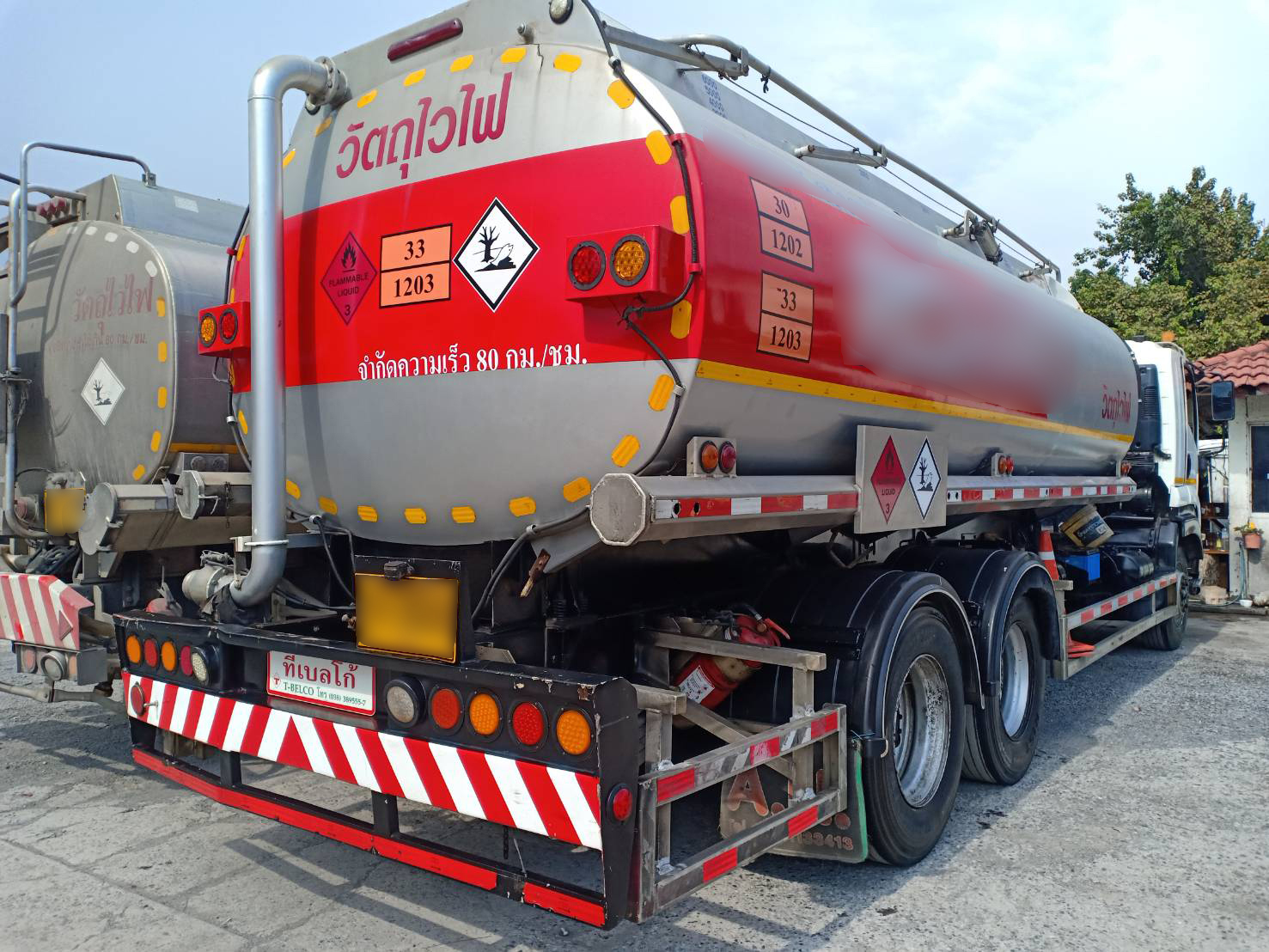 รถบรรทุกน้ำมัน 10 ล้อ