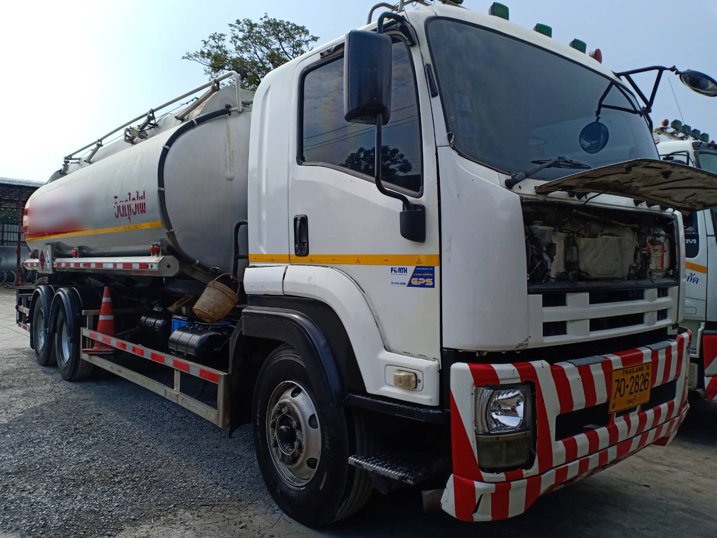 รถบรรทุกน้ำมัน 10 ล้อ
