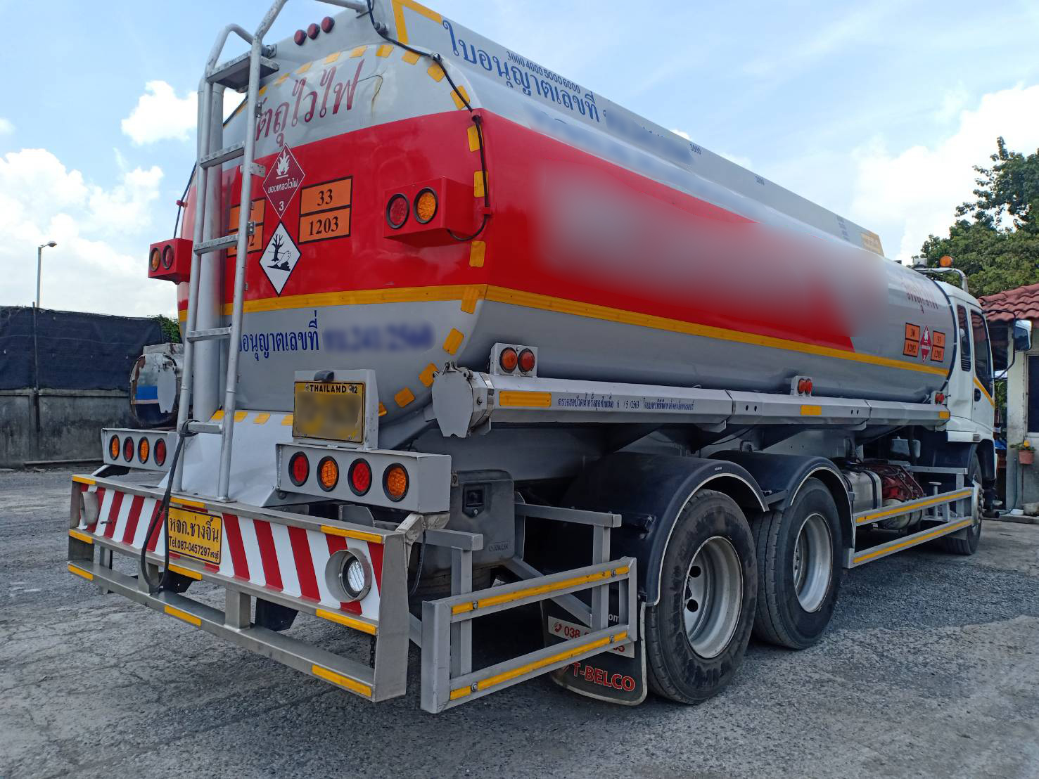 รถบรรทุกน้ำมัน 10 ล้อ
