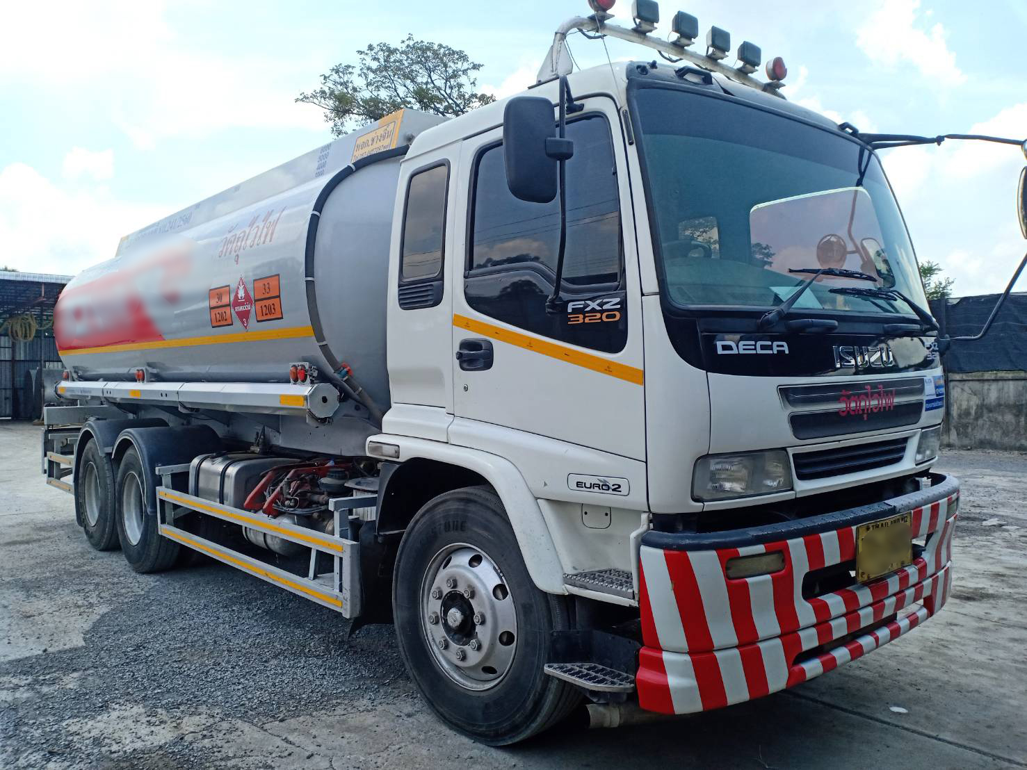 รถบรรทุกน้ำมัน 10 ล้อ