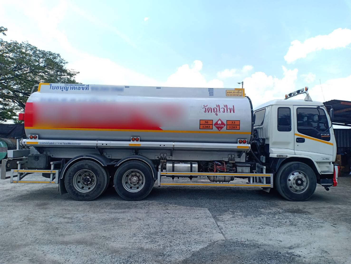 รถบรรทุกน้ำมัน 10 ล้อ