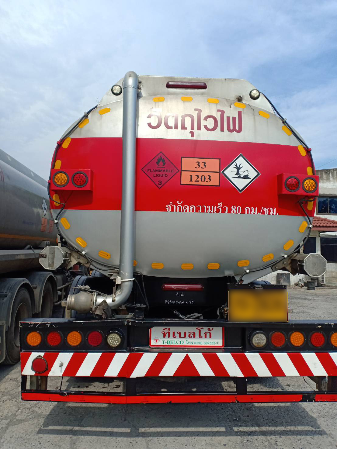 รถบรรทุกน้ำมัน 10 ล้อ