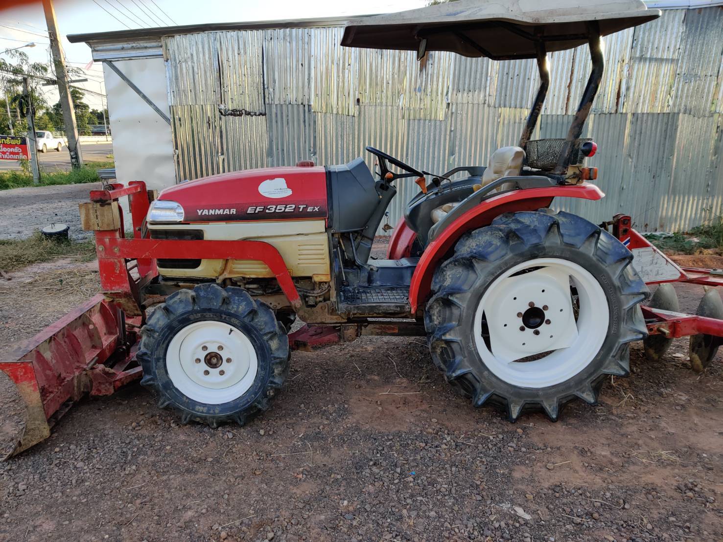 รถไถยันม่าร์ EF352 TEX รถสวยเครื่องแน่นๆ ไม่เคยแกะ พร้อมอุปกรณ์ดันหน้าและผานหลังครับ