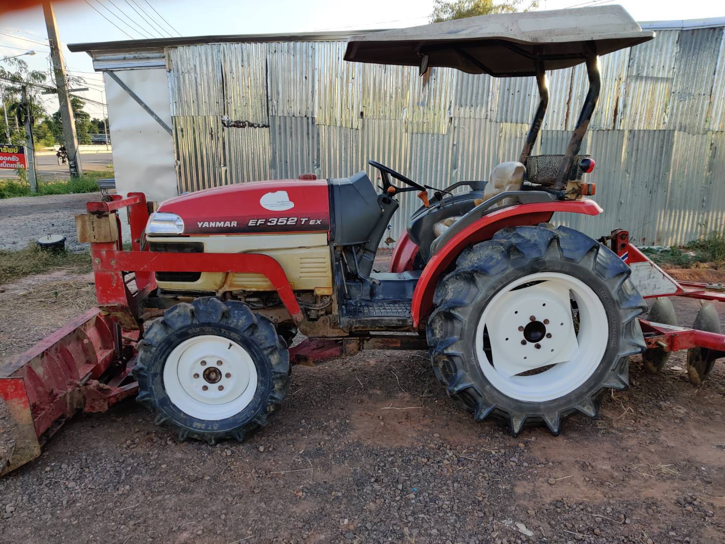 รถไถยันม่าร์ EF352 TEX รถสวยเครื่องแน่นๆ ไม่เคยแกะ พร้อมอุปกรณ์ดันหน้าและผานหลังครับ