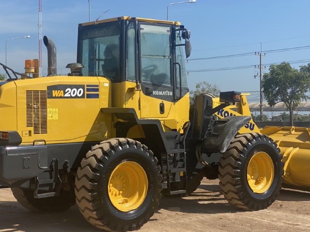 ขายรถตักล้อยาง KOMATSU WA200-7 ปี 2014 นำเข้าจากญี่ปุ่น สภาพสวยพร้อมใช้ มีVDOการทำงานครับ