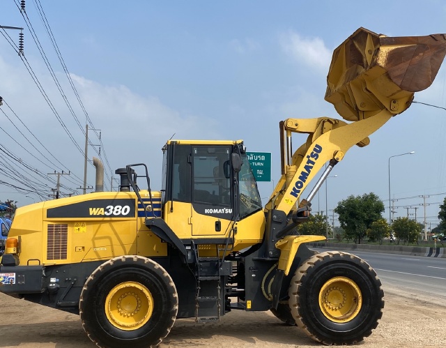 ขายรถตักล้อยาง KOMATSU WA380-7 ปี 2015 นำเข้าจากญี่ปุ่น สภาพสวยพร้อมใช้มีVDOการทำงานครับ ขายรถตักล้อยาง KOMATSU WA380-7 ปี 2015 นำเข้าจากญี่ปุ่น สภาพสวยพร้อมใช้มีVDOการทำงานครับ