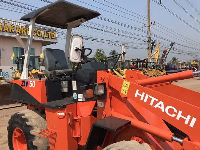 ขายรถตักล้อยาง HITACHI LX30 (เทียบเท่า WA50) นำเข้าจากญี่ปุ่น สภาพสวยพร้อมใช้ มีVDOการทำงานครับ