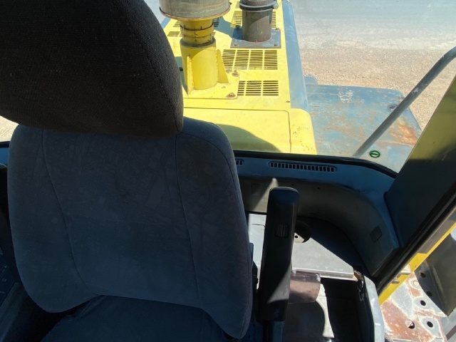 ขายรถตักล้อยาง KOMATSU WA300-3 นำเข้าจากญี่ปุ่น สภาพสวยพร้อมใช้ มีVDOการทำงานครับ ขายรถตักล้อยาง KOMATSU WA300-3 นำเข้าจากญี่ปุ่น สภาพสวยพร้อมใช้ มีVDOการทำงานครับ