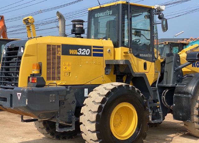 ขายรถตักล้อยาง KOMATSU WA320-7 ปี 2017 แขนยาวพิเศษ1 นำเข้าจากญี่ปุ่น สภาพสวยพร้อมใช้ มีVDOการทำงานคร