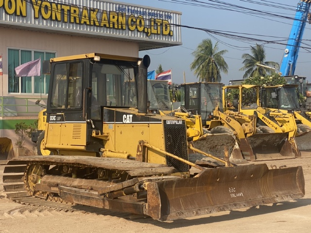 ขายรถดันดิน CAT D3C ปี 2002 นำเข้าจากญี่ปุ่น สภาพพร้อมใช้ มีVDOการทำงานครับ