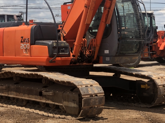 ขายรถขุด HITACHI ZX200LC แม่เหล็ก นำเข้าจากญี่ปุ่น สภาพสวยพร้อมใช้ มีVDOการทำงานครับ