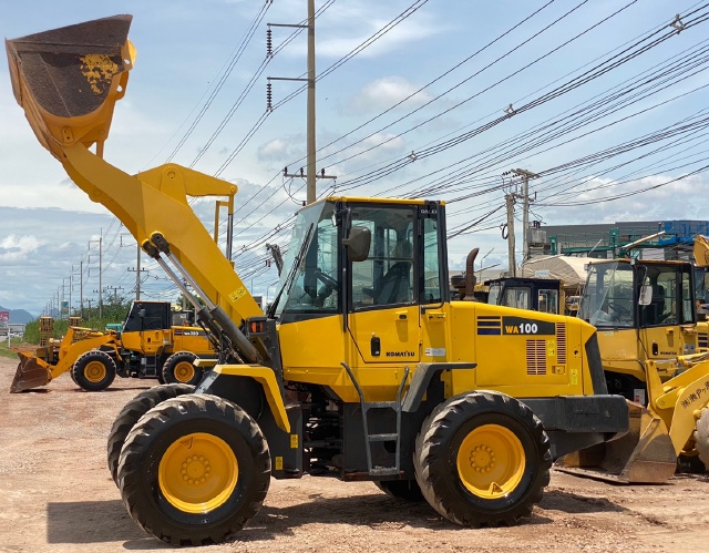 ขายรถตักล้อยาง KOMATSU WA100-5 นำเข้าจากญี่ปุ่น สภาพสวยพร้อมใช้ มีVDOการทำงานครับ