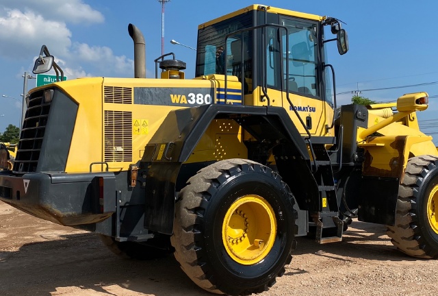 ขายรถตักล้อยาง KOMATSU WA380-6 ปี 2013 นำเข้าจากญี่ปุ่น พร้อมใช้ มีVDOการทำงานครับ