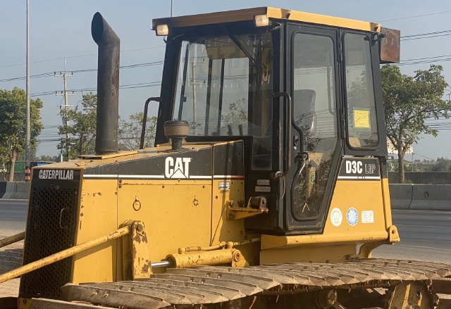 ขายรถดันดิน CAT D3C ปี 2002 นำเข้าจากญี่ปุ่น สภาพพร้อมใช้ มีVDOการทำงานครับ