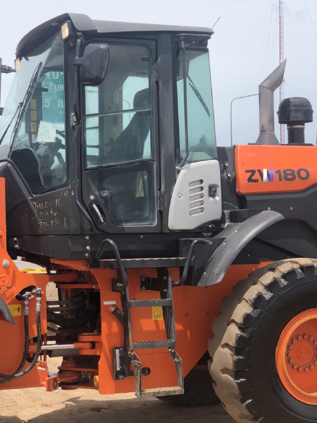 ขายรถตักล้อยาง HITACHI ZW180-5B (เทียบเท่า WA320-7) ปี 2015 นำเข้าจากญี่ปุ่น สภาพสวยพร้อมใช้ มีVDOกา