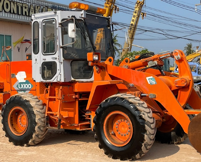 ขายรถตักล้อยาง HITACHI LX100-2C เทียบเท่า WA200-3 นำเข้าจากญี่ปุ่น พร้อมใช้ มีVDOการทำงานครับ