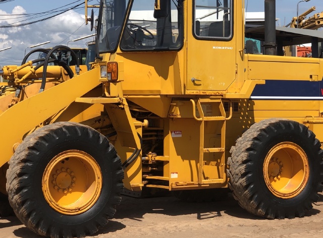 ขายรถตักล้อยาง KOMATSU WA200-1 นำเข้าจากญี่ปุ่น สภาพสวยพร้อมใช้ มีVDOการทำงานครับ