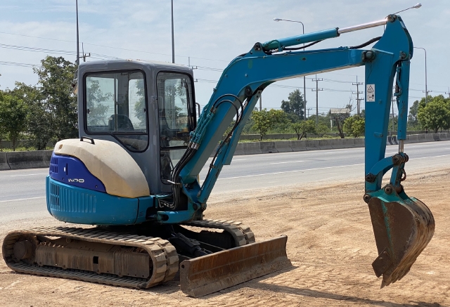 ขายรถขุด KOMATSU PC40MR-1 นำเข้าจากญี่ปุ่น สภาพสวยพร้อมใช้ มีVDOการทำงานครับ ขายรถขุด KOMATSU PC40MR-1 นำเข้าจากญี่ปุ่น สภาพสวยพร้อมใช้ มีVDOการทำงานครับ