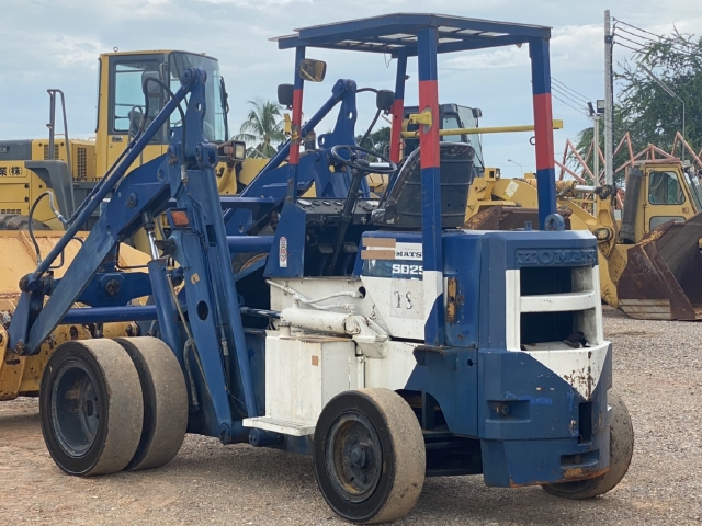ขายรถตักล้อยาง KOMATSU SD25-3 นำเข้าจากญี่ปุ่น สภาพสวยพร้อมใช้ มีVDOการทำงานครับ