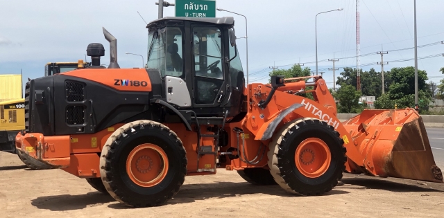 ขายรถตักล้อยาง HITACHI ZW180-5B (เทียบเท่า WA320-7) ปี 2015 นำเข้าจากญี่ปุ่น สภาพสวยพร้อมใช้ มีVDOกา ขายรถตักล้อยาง HITACHI ZW180-5B (เทียบเท่า WA320-7) ปี 2015 นำเข้าจากญี่ปุ่น สภาพสวยพร้อมใช้ มีVDOกา
