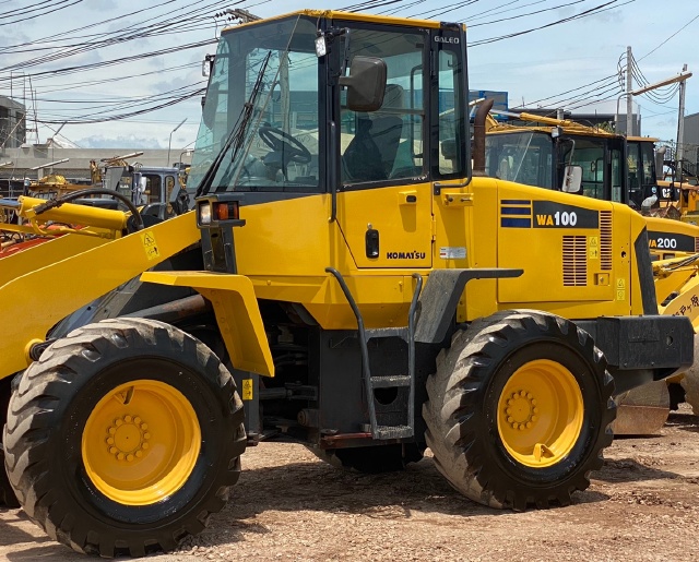 ขายรถตักล้อยาง KOMATSU WA100-5 นำเข้าจากญี่ปุ่น สภาพสวยพร้อมใช้ มีVDOการทำงานครับ