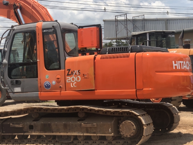ขายรถขุด HITACHI ZX200LC แม่เหล็ก นำเข้าจากญี่ปุ่น สภาพสวยพร้อมใช้ มีVDOการทำงานครับ