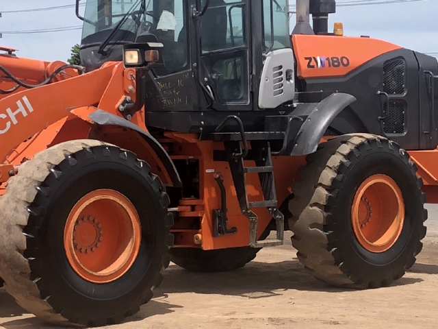 ขายรถตักล้อยาง HITACHI ZW180-5B (เทียบเท่า WA320-7) ปี 2015 นำเข้าจากญี่ปุ่น สภาพสวยพร้อมใช้ มีVDOกา