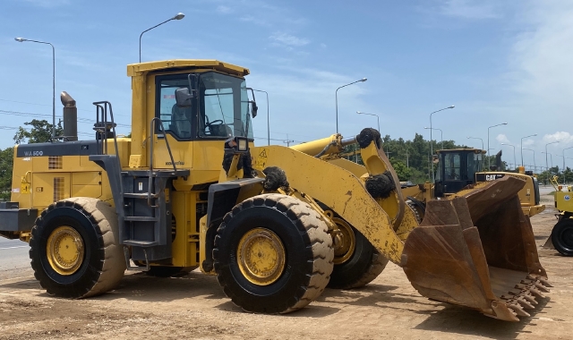 ขายรถตักล้อยาง KOMATSU WA500-3 นำเข้าจากญี่ปุ่น สภาพสวยพร้อมใช้ มีVDOการทำงานครับ ขายรถตักล้อยาง KOMATSU WA500-3 นำเข้าจากญี่ปุ่น สภาพสวยพร้อมใช้ มีVDOการทำงานครับ