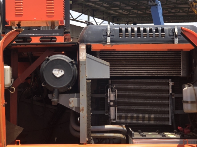 ขายรถขุด HITACHI ZX200LC แม่เหล็ก นำเข้าจากญี่ปุ่น สภาพสวยพร้อมใช้ มีVDOการทำงานครับ