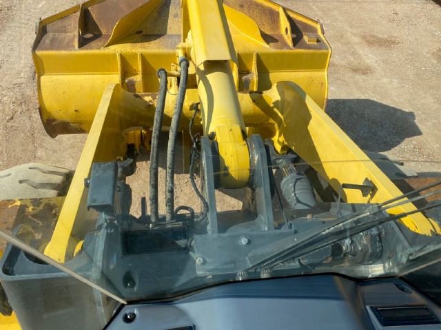ขายรถตักล้อยาง KOMATSU WA380-6 ปี 2013 นำเข้าจากญี่ปุ่น พร้อมใช้ มีVDOการทำงานครับ