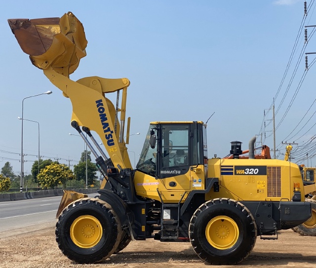 ขายรถตักล้อยาง KOMATSU WA320-7 ปี 2017 แขนยาวพิเศษ1 นำเข้าจากญี่ปุ่น สภาพสวยพร้อมใช้ มีVDOการทำงานคร ขายรถตักล้อยาง KOMATSU WA320-7 ปี 2017 แขนยาวพิเศษ1 นำเข้าจากญี่ปุ่น สภาพสวยพร้อมใช้ มีVDOการทำงานคร