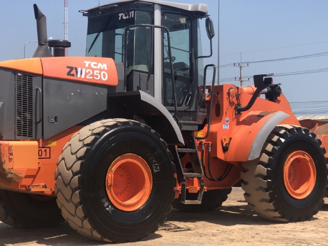 ขายรถตักล้อยาง HITACHI ZW250 (เทียบเท่า WA430-6) นำเข้าจากญี่ปุ่น สภาพสวยพร้อมใช้ มีVDOการทำงานครับ