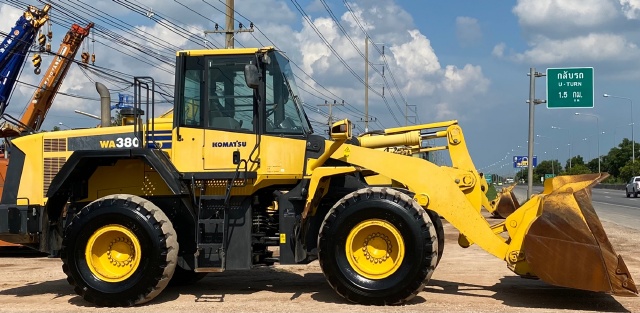 ขายรถตักล้อยาง KOMATSU WA380-6 ปี 2013 นำเข้าจากญี่ปุ่น พร้อมใช้ มีVDOการทำงานครับ ขายรถตักล้อยาง KOMATSU WA380-6 ปี 2013 นำเข้าจากญี่ปุ่น พร้อมใช้ มีVDOการทำงานครับ