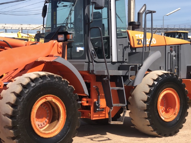 ขายรถตักล้อยาง HITACHI ZW220 นำเข้าจากญี่ปุ่น สภาพสวยพร้อมใช้ มีVDOการทำงานครับ