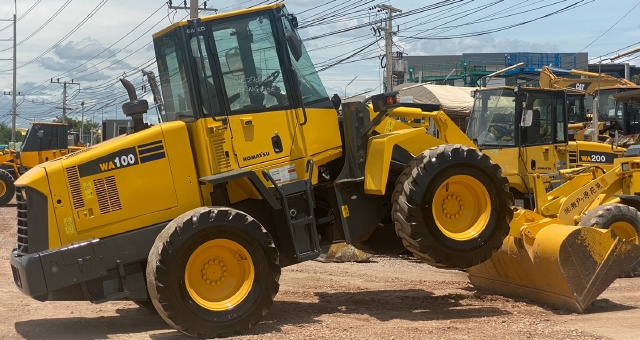 ขายรถตักล้อยาง KOMATSU WA100-5 นำเข้าจากญี่ปุ่น สภาพสวยพร้อมใช้ มีVDOการทำงานครับ