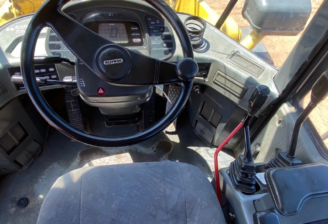 ขายรถตักล้อยาง KOMATSU WA300-3 นำเข้าจากญี่ปุ่น สภาพสวยพร้อมใช้ มีVDOการทำงานครับ ขายรถตักล้อยาง KOMATSU WA300-3 นำเข้าจากญี่ปุ่น สภาพสวยพร้อมใช้ มีVDOการทำงานครับ