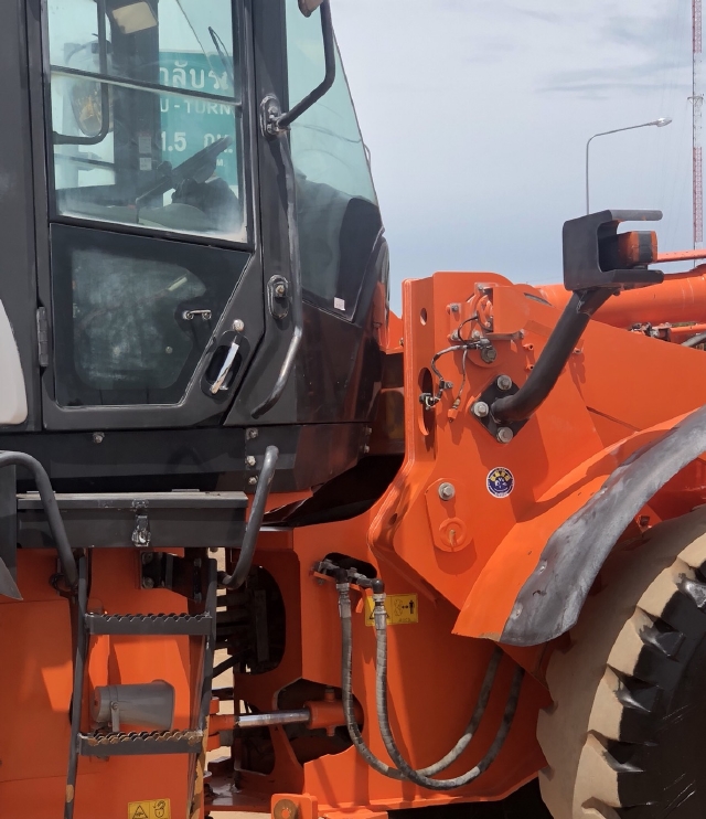 ขายรถตักล้อยาง HITACHI ZW180-5B (เทียบเท่า WA320-7) ปี 2015 นำเข้าจากญี่ปุ่น สภาพสวยพร้อมใช้ มีVDOกา