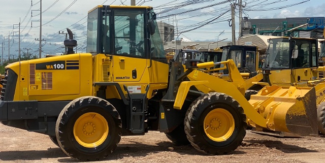 ขายรถตักล้อยาง KOMATSU WA100-5 นำเข้าจากญี่ปุ่น สภาพสวยพร้อมใช้ มีVDOการทำงานครับ