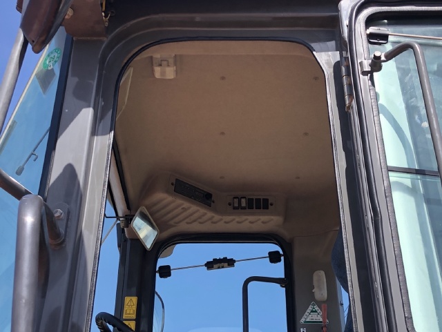 ขายรถตักล้อยาง HITACHI ZW220 นำเข้าจากญี่ปุ่น สภาพสวยพร้อมใช้ มีVDOการทำงานครับ