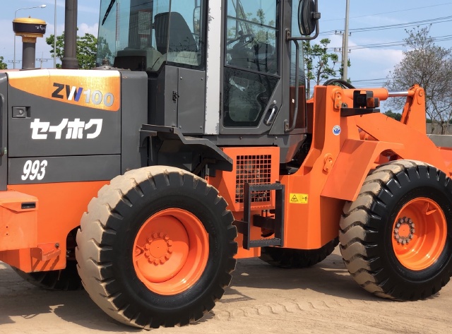 ขายรถตักล้อยาง HITACHI ZW100 (เท่าเทียบ WA100-6) ปี 2012 นำเข้าจากญี่ปุ่น สภาพสวยพร้อมใช้ มีVDOการทำ