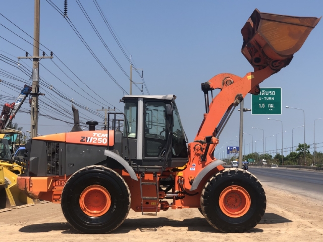 ขายรถตักล้อยาง HITACHI ZW250 (เทียบเท่า WA430-6) นำเข้าจากญี่ปุ่น สภาพสวยพร้อมใช้ มีVDOการทำงานครับ ขายรถตักล้อยาง HITACHI ZW250 (เทียบเท่า WA430-6) นำเข้าจากญี่ปุ่น สภาพสวยพร้อมใช้ มีVDOการทำงานครับ