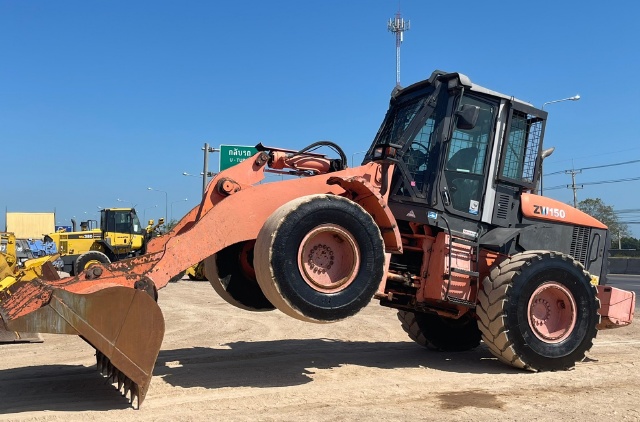 ขายรถตักล้อยาง HITACHI ZW150 นำเข้าจากญี่ปุ่น พร้อมใช้ มีVDOการทำงานครับ