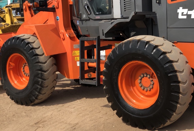 ขายรถตักล้อยาง HITACHI ZW100 (เท่าเทียบ WA100-6) ปี 2012 นำเข้าจากญี่ปุ่น สภาพสวยพร้อมใช้ มีVDOการทำ
