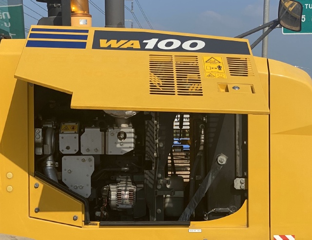 ขายรถตักล้อยาง KOMATSU WA100-7 ปี 2016 นำเข้าเองจากญี่ปุ่น สภาพสวยพร้อมใช้ มีVDOการทำงานครับ