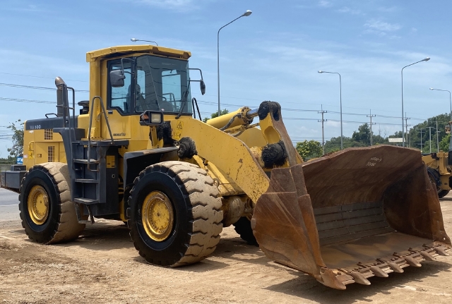 ขายรถตักล้อยาง KOMATSU WA500-3 นำเข้าจากญี่ปุ่น สภาพสวยพร้อมใช้ มีVDOการทำงานครับ ขายรถตักล้อยาง KOMATSU WA500-3 นำเข้าจากญี่ปุ่น สภาพสวยพร้อมใช้ มีVDOการทำงานครับ