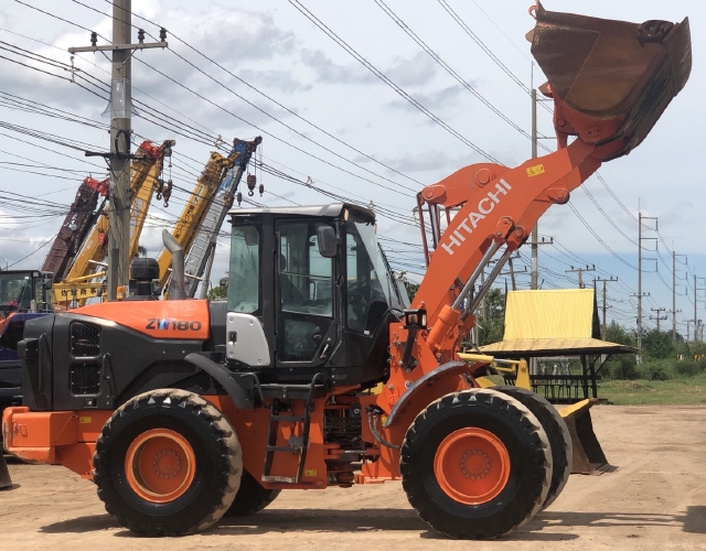 ขายรถตักล้อยาง HITACHI ZW180-5B (เทียบเท่า WA320-7) ปี 2015 นำเข้าจากญี่ปุ่น สภาพสวยพร้อมใช้ มีVDOกา ขายรถตักล้อยาง HITACHI ZW180-5B (เทียบเท่า WA320-7) ปี 2015 นำเข้าจากญี่ปุ่น สภาพสวยพร้อมใช้ มีVDOกา