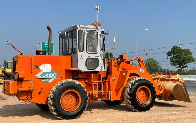 ขายรถตักล้อยาง HITACHI LX100-2C เทียบเท่า WA200-3 นำเข้าจากญี่ปุ่น พร้อมใช้ มีVDOการทำงานครับ ขายรถตักล้อยาง HITACHI LX100-2C เทียบเท่า WA200-3 นำเข้าจากญี่ปุ่น พร้อมใช้ มีVDOการทำงานครับ
